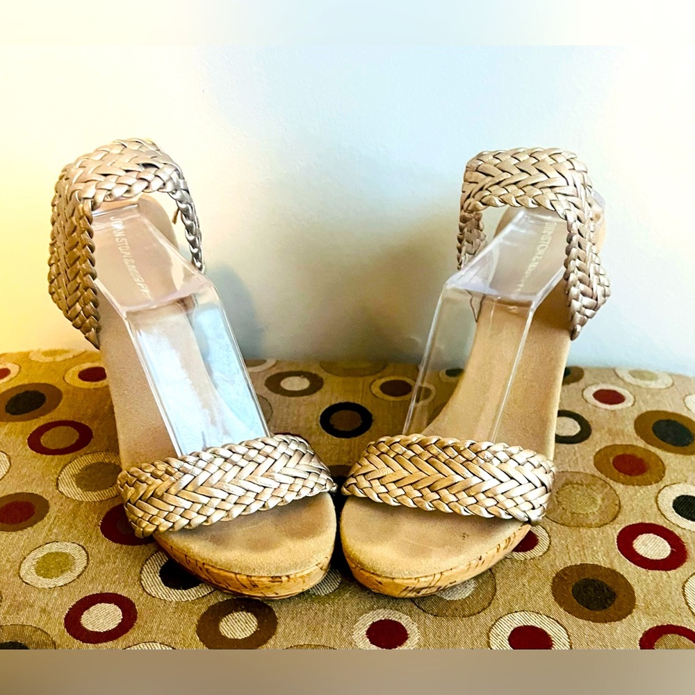 Johnson And Murphy Wedge Sandals Size 8M-gold